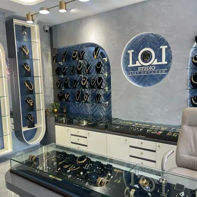 Our consultation desk and display counters are designed to make your visit comfortable and inspiring. Here, you can see our collections up close and we can sit down together to sketch out your custom jewellery ideas.