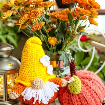 Here are two of my autumn favourites together, a cheerful yellow gnome and a classic orange pumpkin. I love styling them with fresh flowers to create a happy little fall vignette.