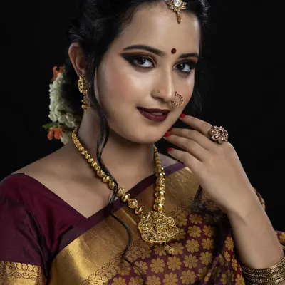 A classic South Indian look featuring a deep maroon silk saree. I created a sharp, winged eyeliner and a bold dark lip, paired with traditional gold jewellery for a timeless and elegant portrait.