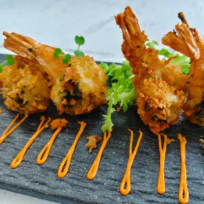 When prawns meet crunch and chimichurri magic, you get next-level happiness. Our Panko Crumb Chimichurri Prawns are fried to perfection for maximum crunch and an explosion of zesty, herby flavor.
