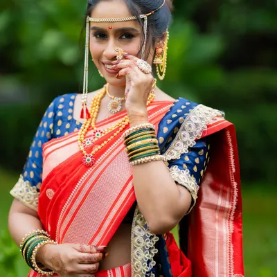 A candid moment with my beautiful Maharashtrian bride. Her minimal makeup and the delicate way she adjusts her nath highlight the natural, understated elegance I strive for in every bridal look.
