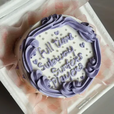 From monthly milestones to inside jokes, our bento cakes say it all. These small treats are perfect for any occasion, featuring designs like cute rainbows, hot air balloons, and even a Lightning McQueen quote.