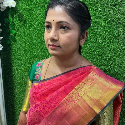 This is a perfect example of my simple and elegant makeup service. I used soft, neutral tones on the eyes and face to create a fresh and polished look for this client in a beautiful pink silk saree.