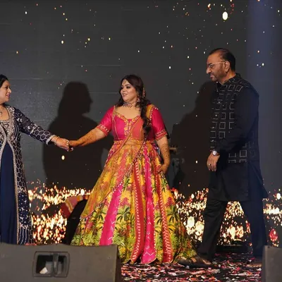 A beautiful moment on stage with the family. We choreograph performances that involve everyone, creating memories that last a lifetime. I am proud to be called the 'King of wedding choreographies'.