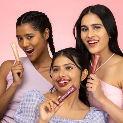 We love capturing genuine smiles and interactions. This group shot for a lip gloss brand feels like a fun moment between friends, making the product feel social, joyful, and perfect for everyday wear.