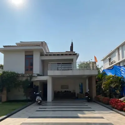 The starting point for our Villa re:FORM project in Hyderabad. A standard suburban house with untapped potential for a modern redesign.