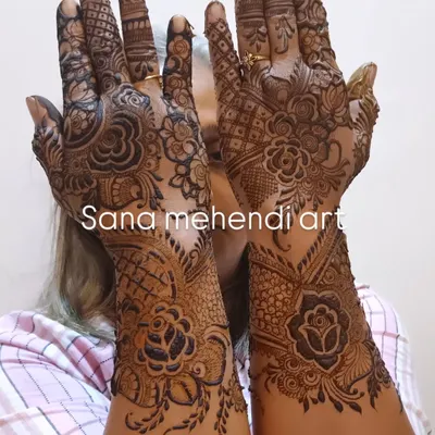 A full-coverage design for the back of the hands, featuring a mix of floral motifs and intricate jaal (net) patterns. This style gives a very rich and complete look.