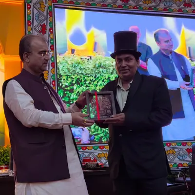 Receiving an award from Bihar's Health Minister, Shri Mangal Pandey, at the Aarogya Mela in Patna. This was a proud moment, recognizing the success of the two-day show.