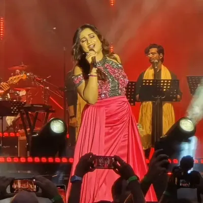 A moment I'll never forget, singing on stage with the legendary Shreya Ghoshal during her Mumbai concert. Performing as a choir vocalist on her All Hearts Tour was an honor.