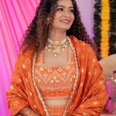 I did my own makeup for my Roka ceremony. I wanted a look that was natural, radiant, and felt like me, so I chose a soft glam style with defined eyes and a dewy base to go with my vibrant orange outfit.