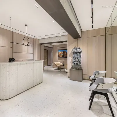 This 2,500 sq. ft. office space in Nariman Point seamlessly blends Scandinavian and Italian design sensibilities. The reception area features a unique terrazzo desk and flooring, creating a balance between traditional roots and modern aesthetics.