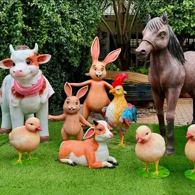 Welcome to the farm! Our collection of farm animal props includes a pig, cow, horse, sheep, rabbits, and chickens, perfect for creating a fun barnyard scene.