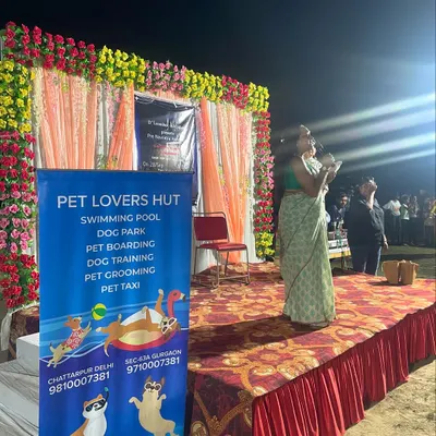 It was a privilege to be invited as a judge and senior dog behaviorist for a dog show organized by the Indian Army. This expertise helps me ensure every pet feels understood and safe during grooming.