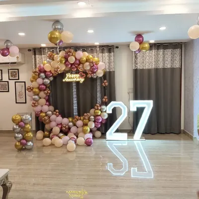Celebrating 27 years together with a beautiful balloon ring and large marquee numbers. The light-up numbers "27" and the couple's initials "SZ" make this anniversary decoration truly personal and memorable.