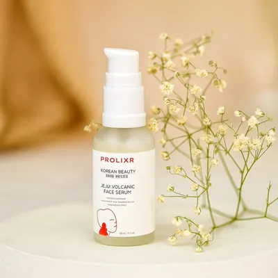 To capture this Korean beauty face serum in its purest form, I styled it with delicate baby's breath and a soft, neutral background. The minimal aesthetic reflects the product's clean and gentle formulation.