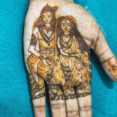 A close-up of a Radha-Krishna portrait on the palm. I take great care to capture the details and expressions to make the figures come alive.