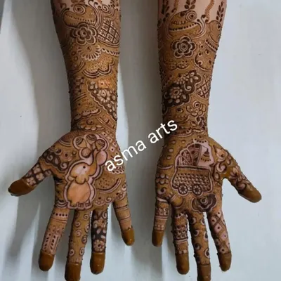 A sweet baby shower mehendi design, complete with a baby elephant on one palm and a pram on the other to celebrate the new arrival.