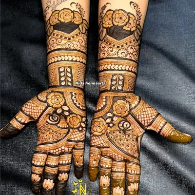 An Indo-floral fusion design that provides heavy coverage up to the forearms. The use of dark, filled sections makes the delicate floral patterns stand out beautifully.