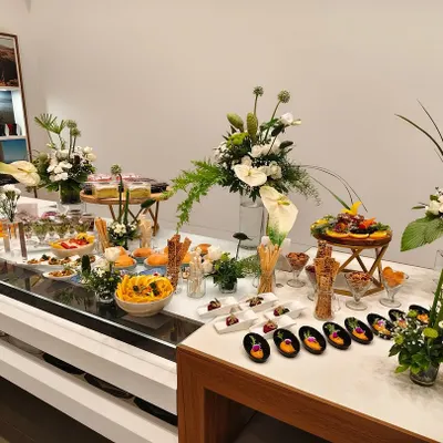 When food meets flowers, the table turns into a celebration. From savory bites to sweet indulgences, every corner of this grazing table invites you to eat, enjoy, and celebrate.