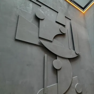 This abstract mural, crafted from microconcrete, serves as the central art piece in a West End home. The geometric shapes create a dynamic composition that interacts with the natural light from the skylight above. It’s a testament to how we use materials to create integrated art.
