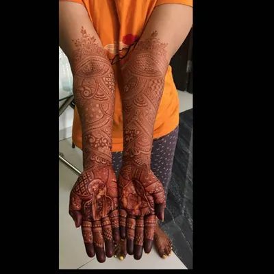 This is the beautiful, deep maroon stain that develops 48 hours after the henna paste is removed. I use only natural, chemical-free henna to ensure both safety and the richest possible color for your special day.