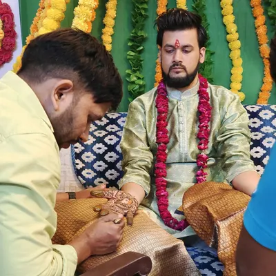Here I am applying mehandi for a groom during his wedding ceremony. It's a privilege to be part of these important rituals and to create a design that he feels proud to wear.