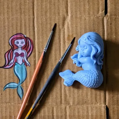 This mermaid figurine painting setup is perfect for an 'Under the Sea' or princess-themed birthday party. I provide the high-quality figures and all the art supplies, so the kids can let their imagination swim free. It’s a great way to ensure every guest leaves with a magical keepsake.