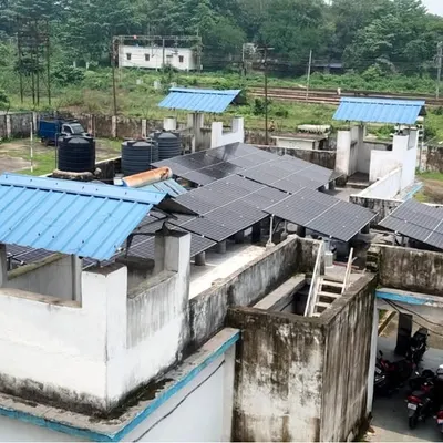 This 2 MW rooftop solar installation at a government site in Bokaro, Jharkhand, showcases our expertise in large-scale institutional projects. We used high-efficiency 590 Wp TOPCon modules to maximize power generation from the available roof space.