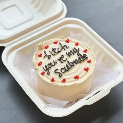 Straight to the point and full of love. This is one of our most requested bento cake messages for best friends, because some bonds are just like that. Your words, our cake.