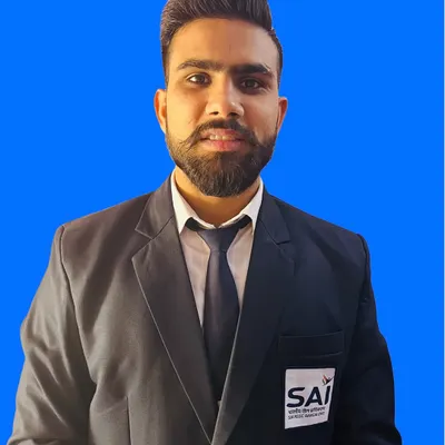 A professional headshot of me. My experience as a coach and physiotherapist is rooted in discipline and a deep passion for helping people overcome physical challenges.