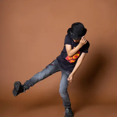 A dynamic e-commerce shot for a kids' jeans brand. I create a fun atmosphere on set to capture energetic and authentic poses from child models.