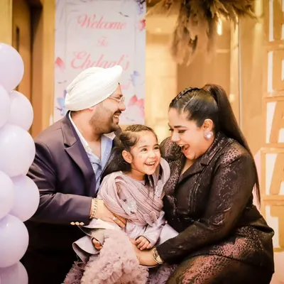 The pure happiness of a family celebrating together. We focus on capturing these genuine laughs and hugs during birthday events, creating memories that feel as warm as the moment itself.