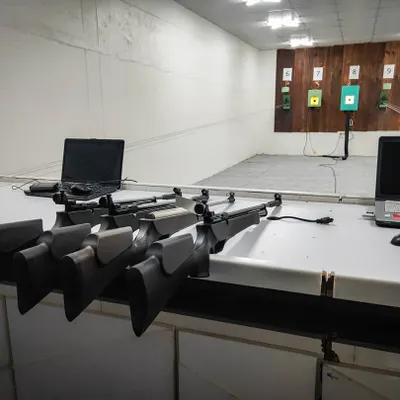A view of the shooting lane counters with air rifles ready for a session. The range is equipped with modern target systems and analysis tools.
