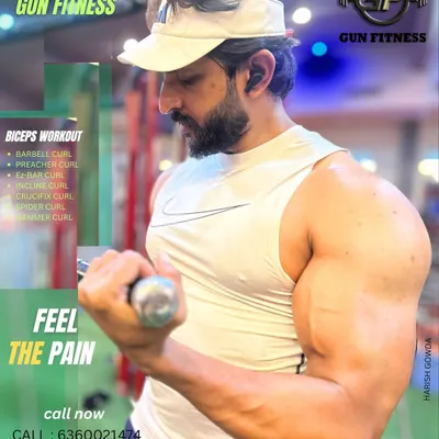 This member is focused on a bicep curl, a key exercise for building arm strength. My personal training includes guidance on specific routines like this for targeted muscle building.