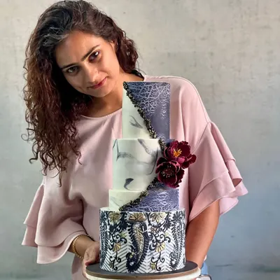 This was the final result of a wedding cake masterclass I took. I learned so many new techniques that I can't wait to use to create the best possible cake for your special day.