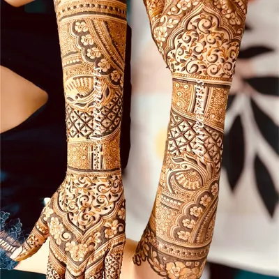 A unique 3D Arabic-style design with raised floral and paisley elements for a modern, textured look.