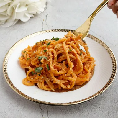 A timeless Italian classic, redefined with elegance. Our Spaghetti Aglio e Olio features delicate pasta strands tossed in golden garlic, olive oil, and a hint of chili, served on exquisite gold-rimmed china.