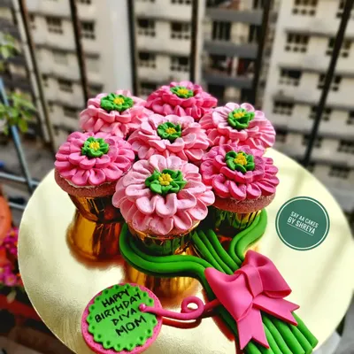 Why give flowers when you can give a bouquet of cupcakes? Each cupcake is topped with intricate, hand-piped frosting flowers and arranged to look like a real floral bouquet, making it a memorable gift for moms, partners, or friends.