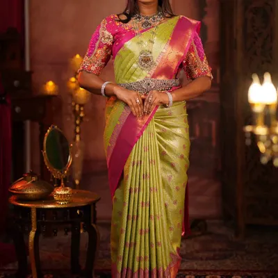 A full view of the stunning bridal look from my workshop. The 'Fluffy Pleats' give the silk saree a beautiful volume and fall, creating an elegant silhouette perfect for any bride.