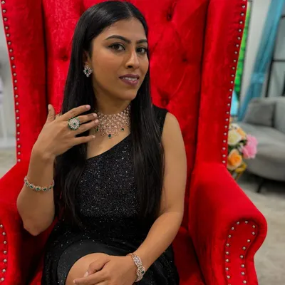 Seated on the "throne" while hosting the exclusive collection launch for Orra Jewellery. For luxury brand events, I create an atmosphere of sophistication and desire.