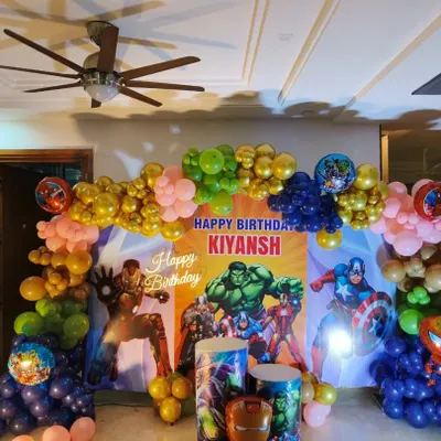 An action-packed Avengers theme for a 6th birthday. This setup features a large backdrop with Hulk and Captain America, a colorful balloon arch, and character cutouts of Iron Man and Spider-Man, perfect for a young superhero fan.