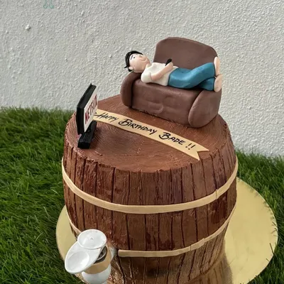 We love a fun challenge, and this working barrel cake was an absolute blast to make. Shaped like a wooden barrel, it actually pours a drink from the tap, with a fun fondant figure relaxing on top.