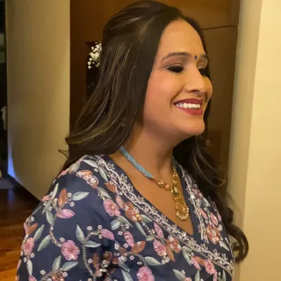 A beautiful smile on this wedding guest. I gave her a subtle glam makeup look with a bright red lip and a simple, elegant hairstyle.