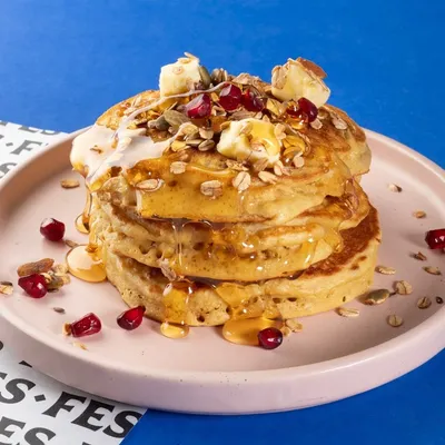 A stack of pancakes needs to look fluffy and decadent. I captured the syrup dripping down the sides to create a sense of motion and appetite appeal, making it an irresistible breakfast option.