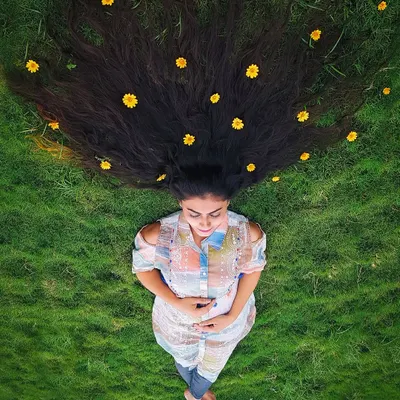 Sometimes inspiration strikes outside the studio. This was a creative, experimental shot taken from above, using natural elements to create a unique and artistic composition. It shows that a great idea can be captured anywhere.