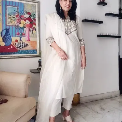For a summer lunch, I chose this white cotton kurta set with delicate embroidery. It's paired with comfortable block heels and silver jhumkas. Whites and pastels are my essentials for beating the Delhi heat.