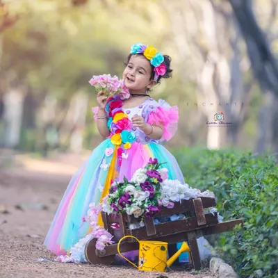 A moment of pure magic. This portrait showcases my signature enchanted style, combining custom outfits and elaborate floral props to create a truly breathtaking image.