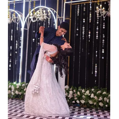 A classic dip is the perfect finale for a romantic first dance. I teach couples how to execute these beautiful moves with confidence, creating a picture perfect moment for your wedding album.