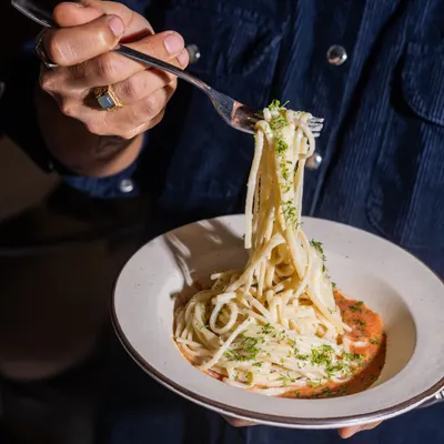 When it comes to pasta, I don’t mess around. This is my Vodka Pasta, a dish you'll remember long after the last bite, especially with its creamy sauce and perfect al dente spaghetti.