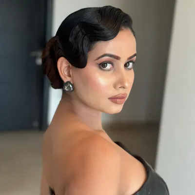 Vintage finger waves for a retro glam look. This is a highly technical and artistic style that creates a stunning, classic Hollywood effect.
